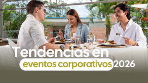 Grupo de personas participando en un evento corporativo